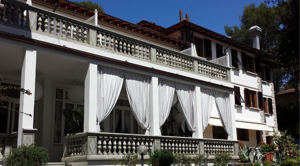 Hotel Tirreno Castiglioncello Eksteriør billede